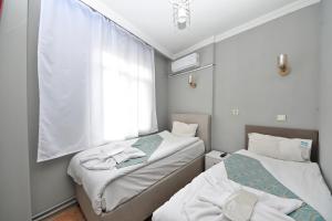 Postel nebo postele na pokoji v ubytování GRAND Deniz Hotel