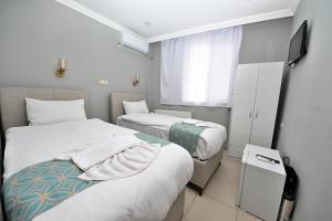 Postel nebo postele na pokoji v ubytování GRAND Deniz Hotel
