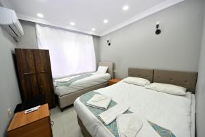 Postel nebo postele na pokoji v ubytování GRAND Deniz Hotel