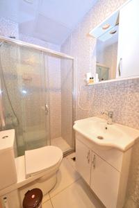 Koupelna v ubytování GRAND Deniz Hotel