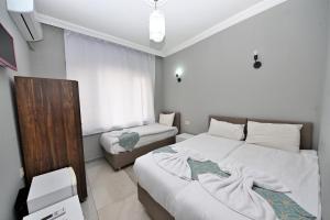 Postel nebo postele na pokoji v ubytování GRAND Deniz Hotel