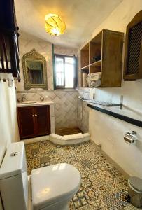 a bathroom with a toilet and a sink at Duplex vistas Alhambra in Granada