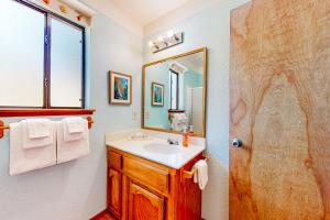 a bathroom with a sink and a mirror at Mountain Lake Retreat in Groveland