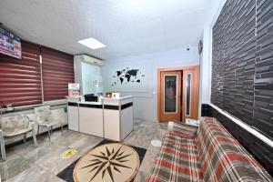 a room with a kitchen with a counter and a table at Altınboynuz Family Hotel in Istanbul