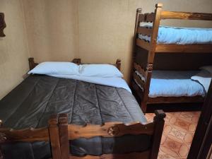 a room with two bunk beds in a room at BLU Appartament in Montoso