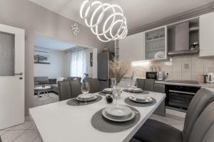Kuchyňa alebo kuchynka v ubytovaní Apartman Lana Vidikovac