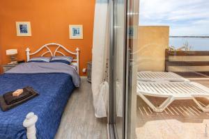 Posteľ alebo postele v izbe v ubytovaní Villa Port Leucate pieds dans l eau 6 personnes