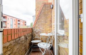 Balkon atau teras di Central London Comfortable Homestyle Apartment