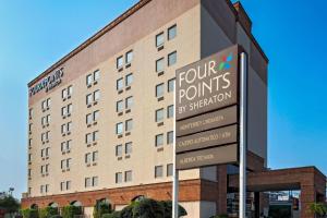 een weergave van vier punten door Sheraton hotel bij Four Points by Sheraton Monterrey Linda Vista in Monterrey