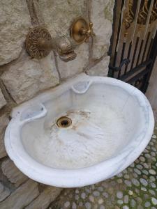 a dirty sink with a faucet on a stone wall at Dependance in Malcesine