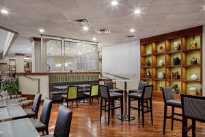 Restauracja lub miejsce do jedzenia w obiekcie Sheraton Syracuse University Hotel and Conference Center