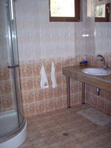 A bathroom at Hotel Gloria Palace Diplomat