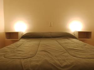 Giường trong phòng chung tại Maipú Departamento J&M - España 29 +14 ảnh