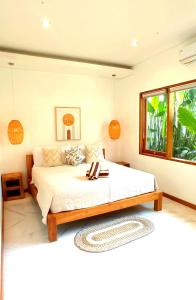 a bedroom with a bed and a window at Bingin Pura Vida Villas in Uluwatu