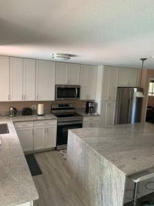 A kitchen or kitchenette at Beautiful house in lake worth,close to the beach!