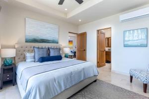 Кровать или кровати в номере Unforgettable Views Copala & Resort Access!