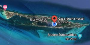 un mapa de la isla de Muzico con un marcador en Casa Iguana en Isla Mujeres