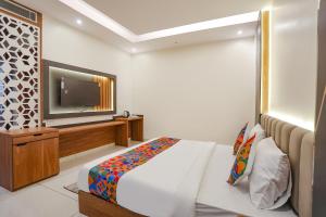 Ένα ή περισσότερα κρεβάτια σε δωμάτιο στο FabHotel Royale 116