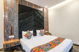 Postel nebo postele na pokoji v ubytování FabHotel Royale 116