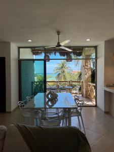 a dining room with a table and a view of the ocean at Departamento El Cardumen in Chicxulub