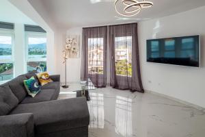 Fotografie z fotogalerie ubytování Apartman with beautiful view Magdalena v destinaci Podstrana
