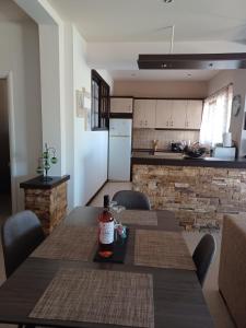 A kitchen or kitchenette at Villa Red Porto Cheli