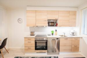 Kuchyň nebo kuchyňský kout v ubytování Tuomenkartano Apartments by Hiekka Booking