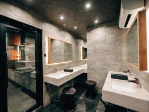 3s HOTEL HIRATSUKA的一间浴室