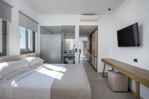 Кровать или кровати в номере Michelangelo Resort & Spa
