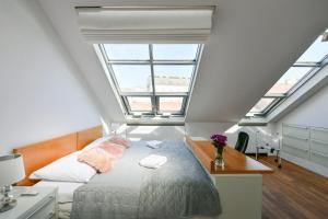 Posteľ alebo postele v izbe v ubytovaní LUXURY CENTRAL PENTHOUSE WITH SAUNA, TERRACE, 250m2, 5BDRM, 3BTHRM