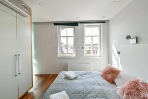Posteľ alebo postele v izbe v ubytovaní LUXURY CENTRAL PENTHOUSE WITH SAUNA, TERRACE, 250m2, 5BDRM, 3BTHRM