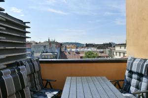 Balkón alebo terasa v ubytovaní LUXURY CENTRAL PENTHOUSE WITH SAUNA, TERRACE, 250m2, 5BDRM, 3BTHRM