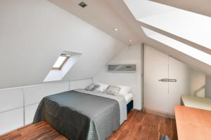 Posteľ alebo postele v izbe v ubytovaní LUXURY CENTRAL PENTHOUSE WITH SAUNA, TERRACE, 250m2, 5BDRM, 3BTHRM