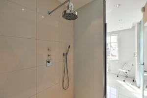 Kúpeľňa v ubytovaní LUXURY CENTRAL PENTHOUSE WITH SAUNA, TERRACE, 250m2, 5BDRM, 3BTHRM