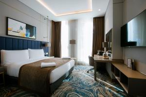 TV a/nebo společenská místnost v ubytování InterContinental Baku by IHG