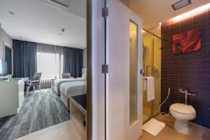 a hotel room with a toilet and a bathroom at Grand Richmond Stylish Convention Hotel in Nonthaburi