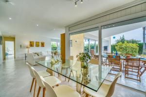 Ein Sitzbereich in der Unterkunft Ideal Property Mallorca - Villa Anna