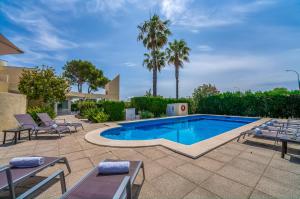Der Swimmingpool an oder in der Nähe von Ideal Property Mallorca - Villa Anna