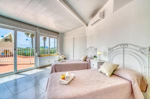 Ein Sitzbereich in der Unterkunft Ideal Property Mallorca - Villa Anna