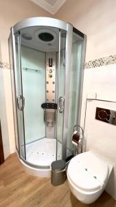 a bathroom with a glass shower and a toilet at Bellaria Casa Indipendente-Giardino Privato-Free Parking-Wifi-Strategic Location 5 Terre-Portofino in Rapallo