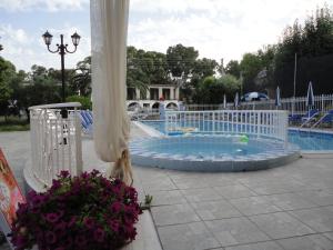 Bazén v ubytovaní Tsolakis Studios & Apartments alebo v jeho blízkosti