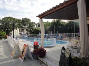 Bazén v ubytovaní Tsolakis Studios & Apartments alebo v jeho blízkosti