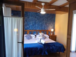 A bed or beds in a room at Apartaments Arenys De Boi