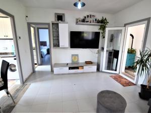 TV a/nebo společenská místnost v ubytování Apartament Gina a 3 kms d Lloret de mar