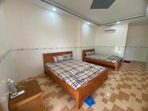 En eller flere senge i et værelse på Hotel Như Ý Hồ Tràm