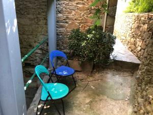 two blue chairs sitting next to a building at Casa vacanze Riomaggiore in Riomaggiore