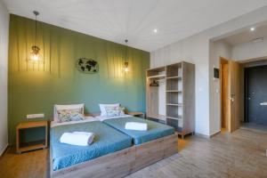 Postel nebo postele na pokoji v ubytování Ariadni Apartments Dassia