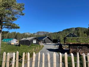 Das Gebäude in dem sich die Zelt-Lodge befindet