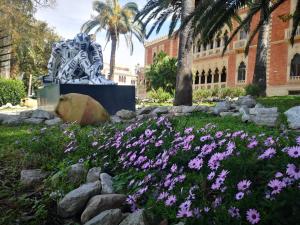 A garden outside Marilyn