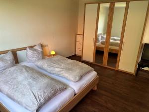 Postel nebo postele na pokoji v ubytování Fischerbalje Bantje Wohnung 1
